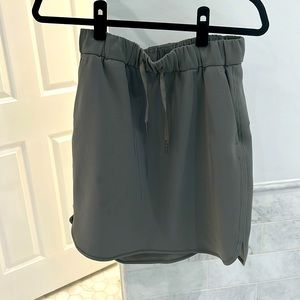 Lululemon grey skirt size 8